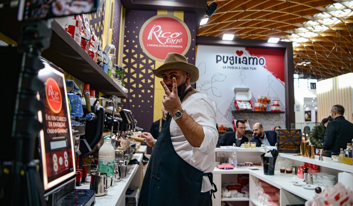 414563933_878640684262516_966979475197493002_n-min